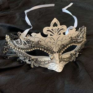 Masquerade Mask white and silver